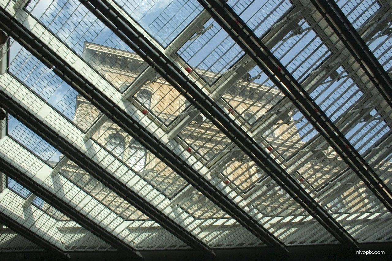4-es metró Fővám tér metróállomás - Corvinus Egyetem M4 – Budapest, Hungary