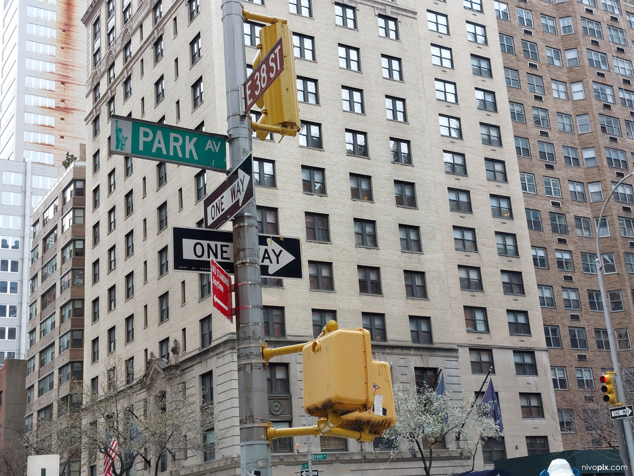 Park Avenue sign