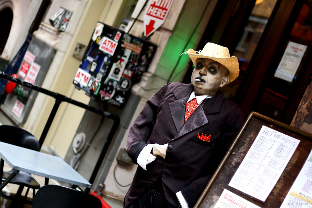 Zombie wise guy, Mulberry street