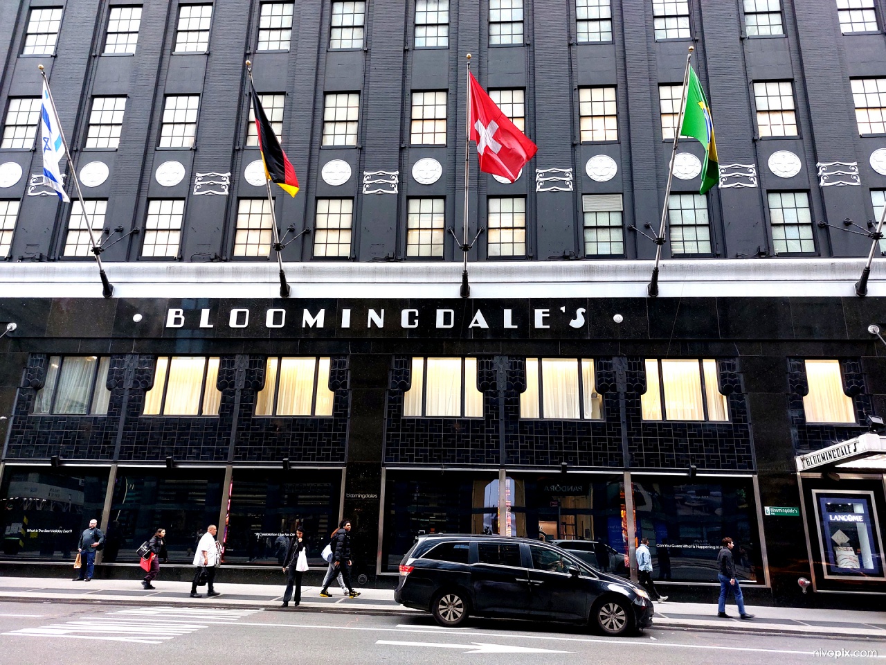 Bloomingdales at 3rd Ave