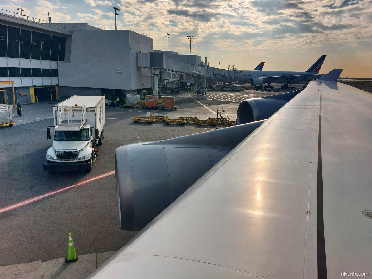 John F. Kennedy International Airport - Terminal 1 from a Boeing 747-400