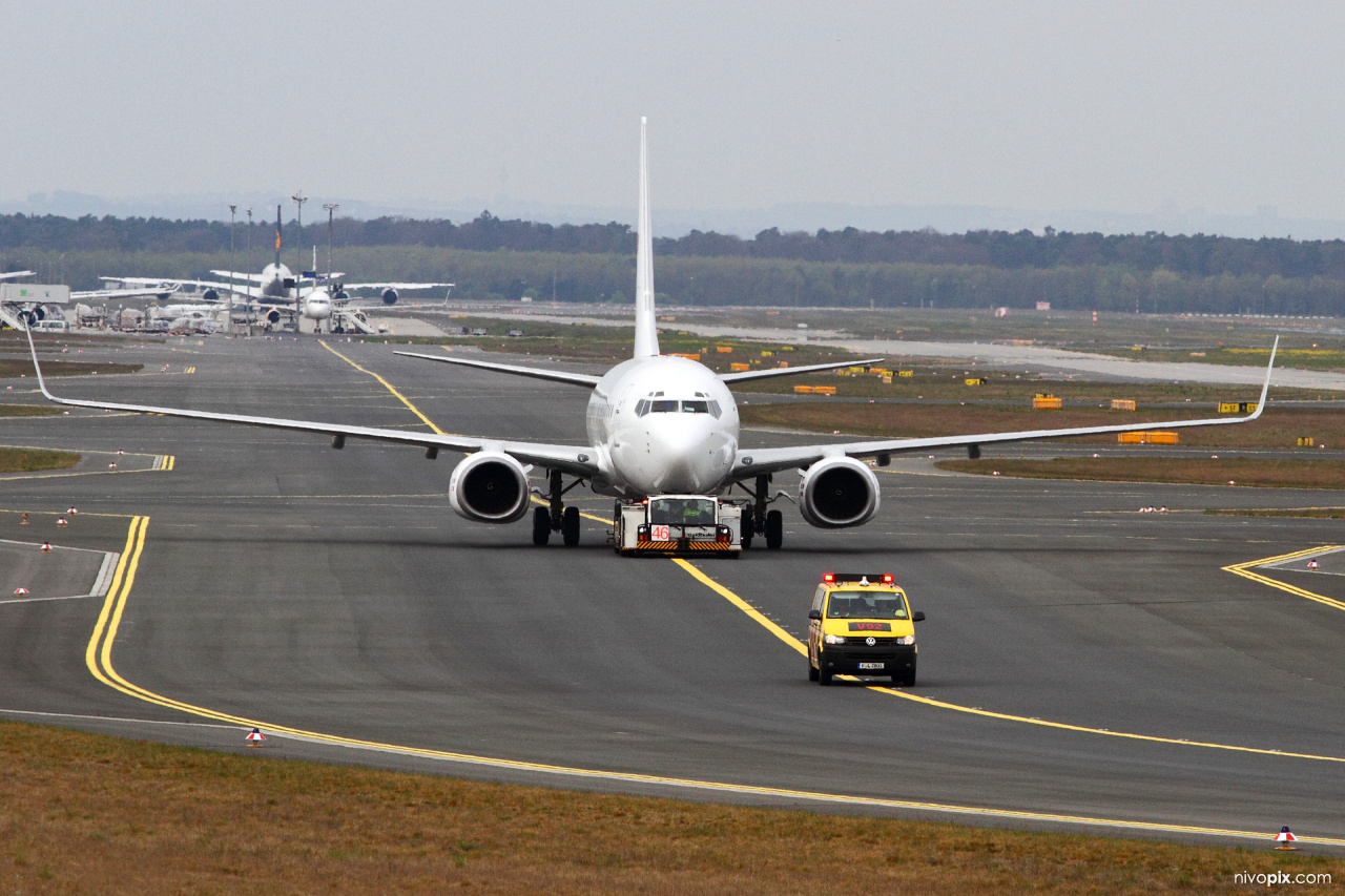 D-AWBB PrivatAir Boeing 737-700 BBJ