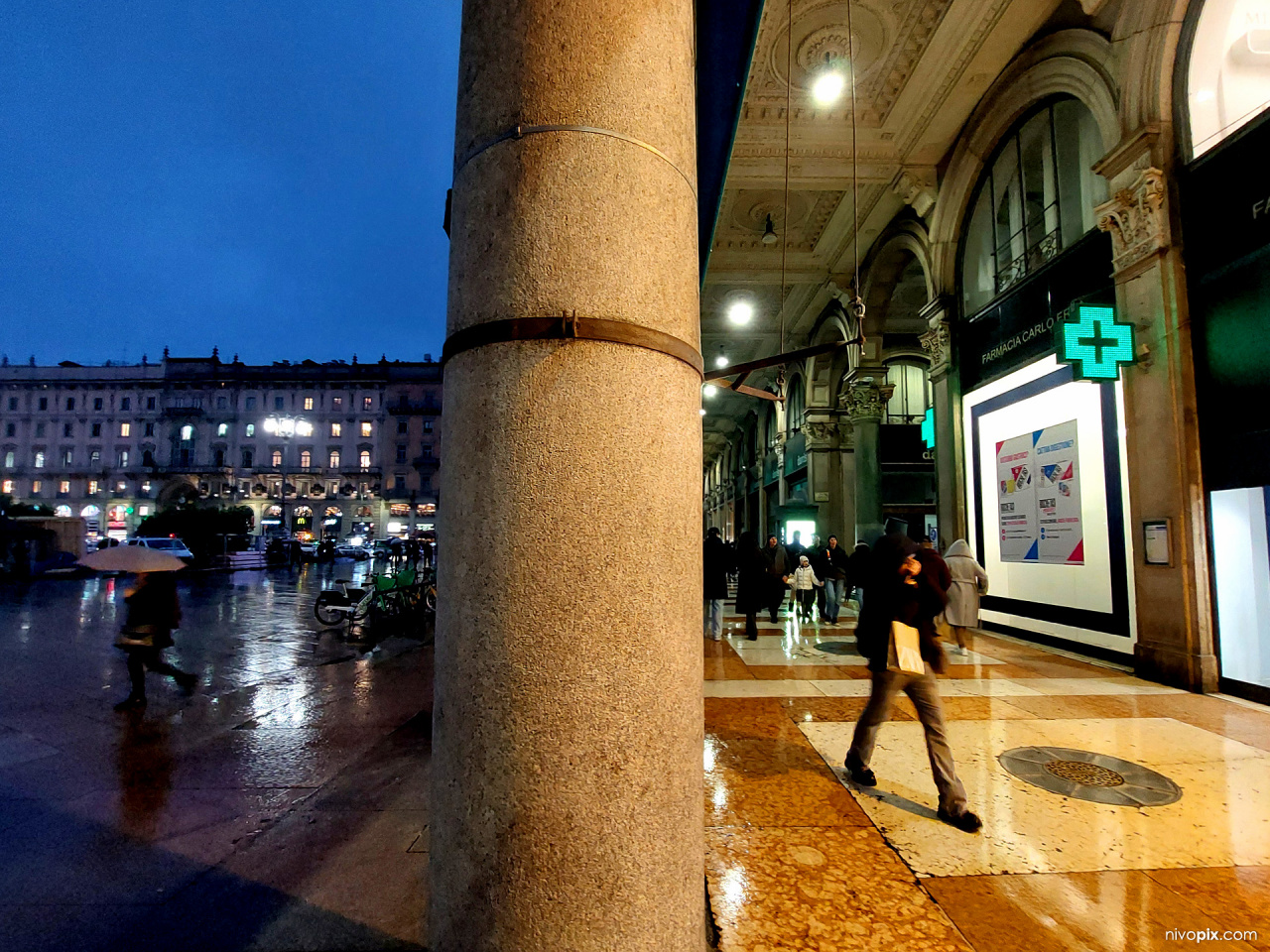 Piazza del Duomo stores