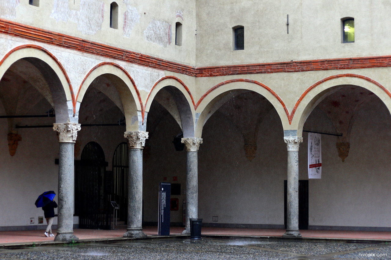 Castello Sforzesco - Cortile della Rocchetta