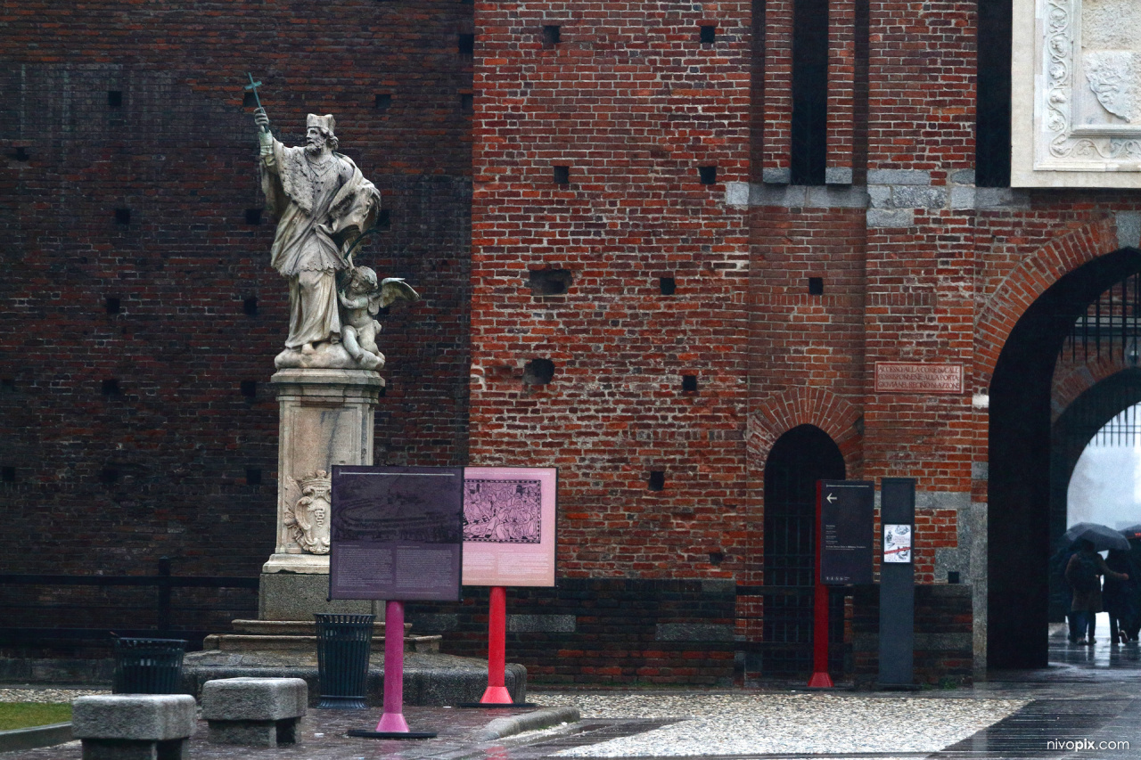 Monumento a San Giovanni Nepomuceno, Castello Sforzesco