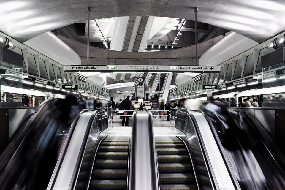 4-es metró átadása album cover