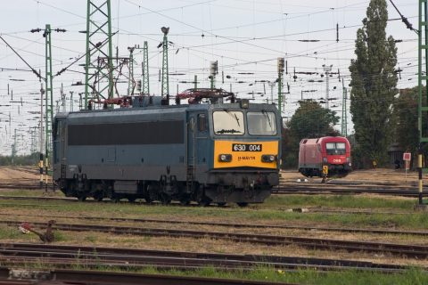 MÁV 630 (V63) and ÖBB 1116 Taurus at railway border between Austria and Hungary – Hegyeshalom, Hungary