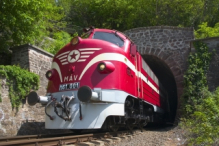 Nohab comes out of the tunnel (alagút) near Balatonakarattya