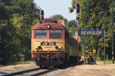 M41 (Csörg?) arriving Révfülöp – Révfülöp, Hungary