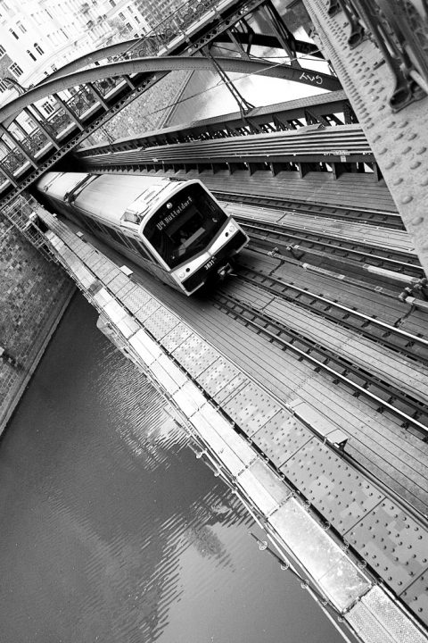 Zollamtssteg & Typ V train (Line U4) – Vienna, Austria