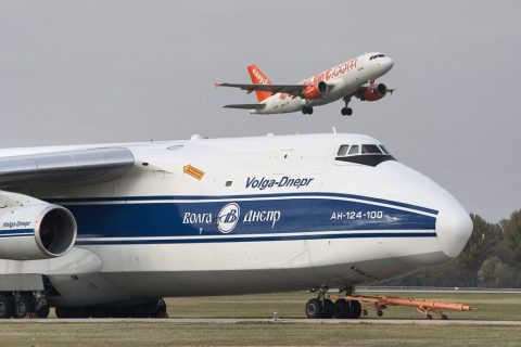 Volga-Dnepr's Antonov An124 vs. Easyjet Airbus A319 – Vecsés, Hungary