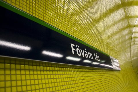4-es metró Fővám tér metróállomás M4 – Budapest, Hungary