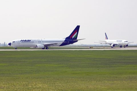 Malév HA-LOU, Air France F-GFKP – Budapest, Hungary