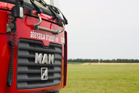 MAN F90 - FE27 460 fire truck – Pápa, Hungary