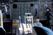 Boeing 747 cockpit