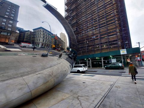 56 Leonard Street, Anish Kapoor’s chrome-finished companion sculpture – New York, United States