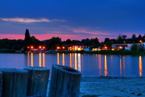 Velence korzó, este – Velence, Hungary