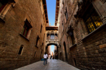 El Pont del Bisbe, Gothic Quarter