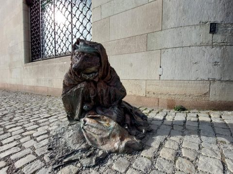 Homeless Fox Statue / Hemlös räv – Stockholm, Sweden
