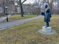 Statue of Hjalmar Söderberg