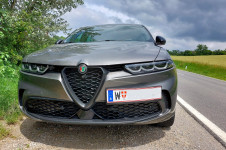 Alfa Romeo Tonale, front