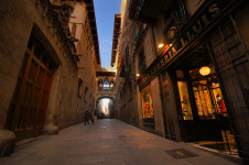 El Pont del Bisbe, Gothic Quarter