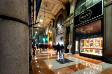 Piazza del Duomo stores