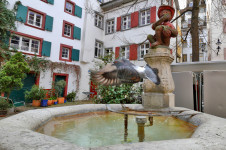 Andreasplatz - Monkey Fountain (Affenbrunnen)