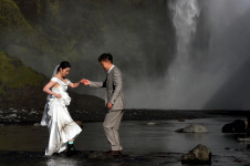 First steps of a marriage (Skógafoss waterfall)